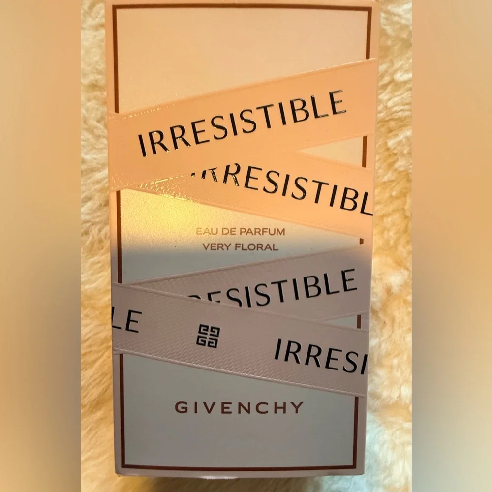 Givenchy Irresistible Very Floral Eau de Parfum 2.7 oz, original Packaging - Picture 1 of 1